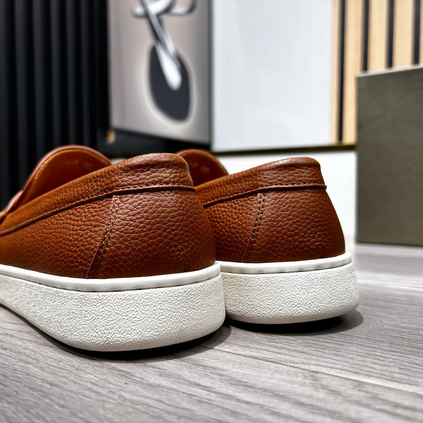 Ex-factory price 480 BV〰️Purely handmade classic men's beanie shoes👉👉driving shoes, slip-on shoes, made of Italian imported cowhide, 💕water-dyed cowhide lining, 🔊original outsole, waterproof platform design, comfortable for the feet. A good choice for traveling and driving, three colors available, code number: 38-44, (45 can be customized)